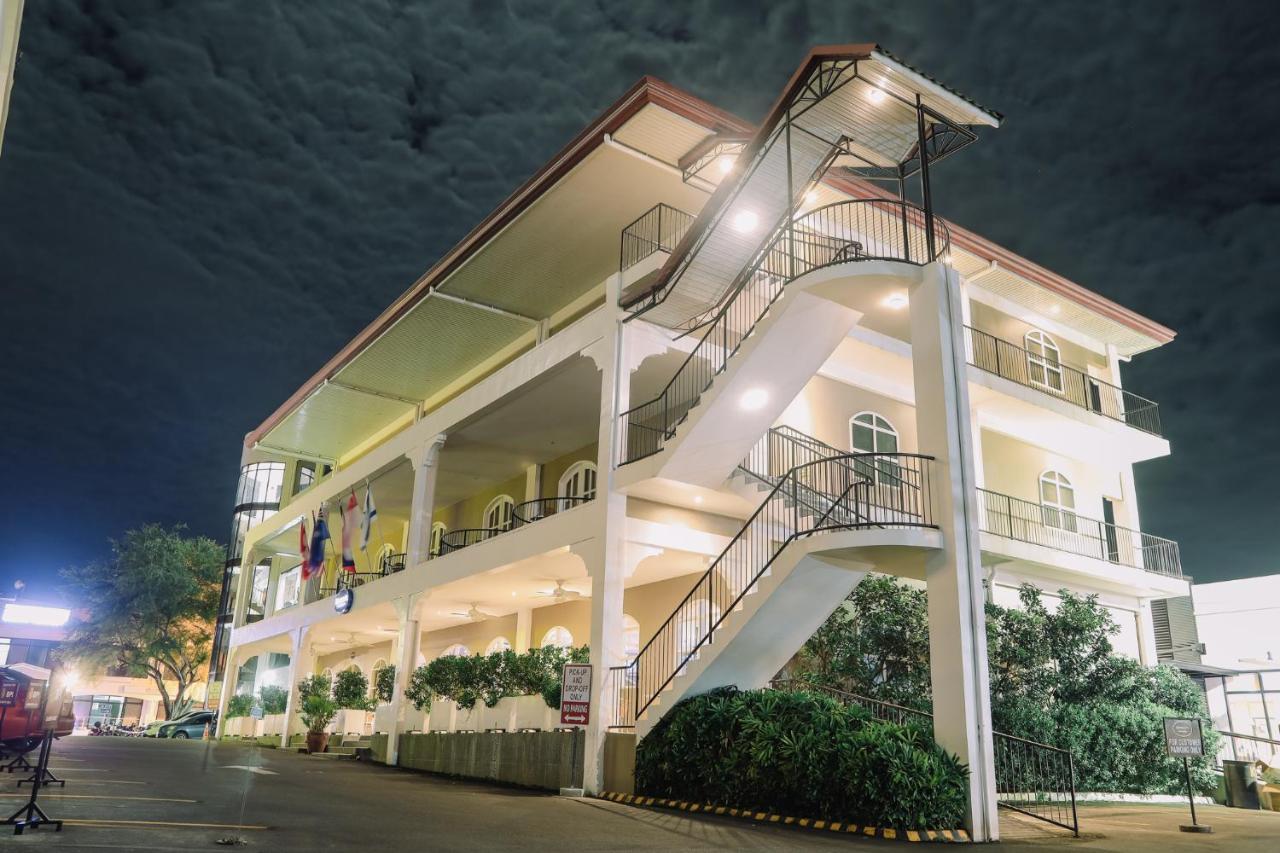 Kingsley'S Hotel And Gastro Pub Mabalacat Exterior foto